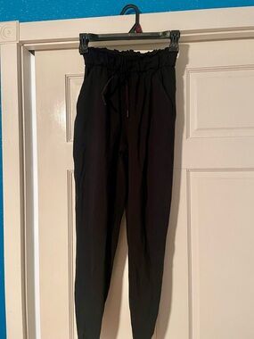 lululemon athletica Black Paperbag Waist Jogger size 0